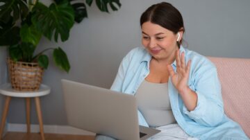 Como o atendimento psicológico online ajuda brasileiros no exterior - Fernanda Felisbino - Psicóloga